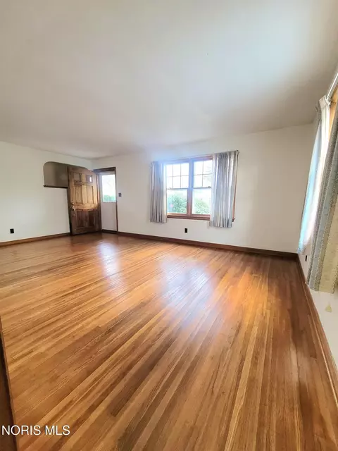 Living - 1216 Main St, Genoa, OH 43430 photo 5 of 6