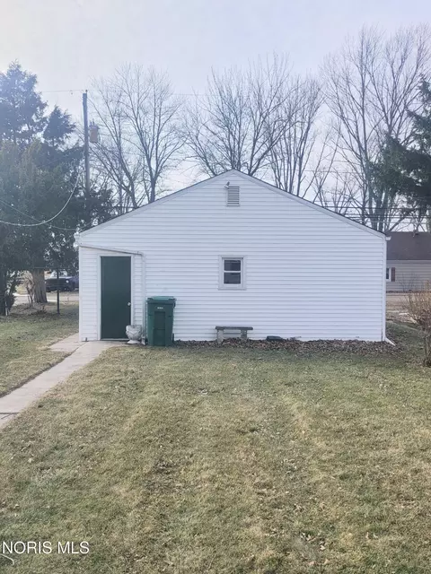 Exterior - 1216 Main St, Genoa, OH 43430 photo 2 of 4