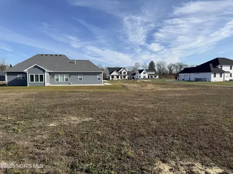 5557 Waterville Monclova Rd, Monclova, OH 43542