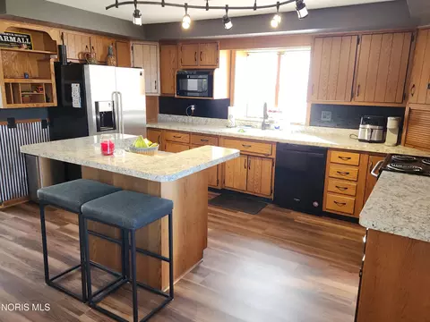 Kitchen - 04746 Co Rd 10, Bryan, OH 43506 photo 2 of 4