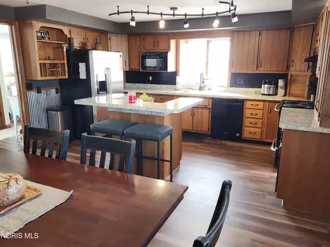 Kitchen - 04746 Co Rd 10, Bryan, OH 43506 photo 3 of 4