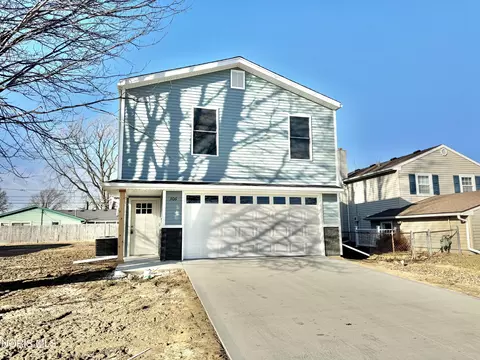 306 Dillrose Dr, Northwood, OH 43619