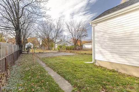 Exterior - 933 Waverly Ave, Toledo, OH 43607 photo 3 of 6