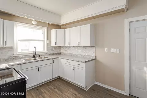 Kitchen - 933 Waverly Ave, Toledo, OH 43607 photo 1 of 4