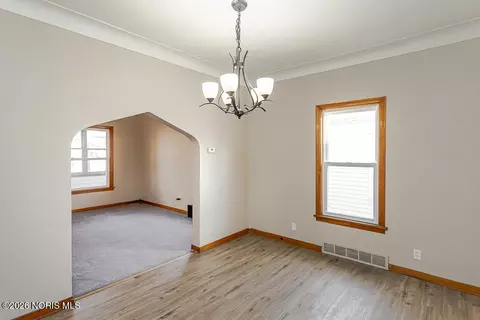 Dining - 933 Waverly Ave, Toledo, OH 43607 photo 2 of 2