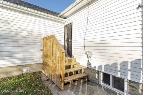 Exterior - 933 Waverly Ave, Toledo, OH 43607 photo 6 of 6
