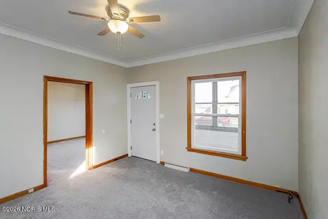 Living - 933 Waverly Ave, Toledo, OH 43607 photo 3 of 4