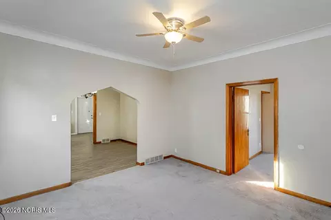 Living - 933 Waverly Ave, Toledo, OH 43607 photo 4 of 4