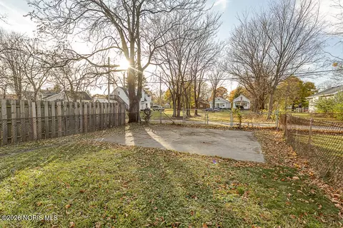 Exterior - 933 Waverly Ave, Toledo, OH 43607 photo 5 of 6