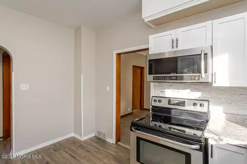 Kitchen - 933 Waverly Ave, Toledo, OH 43607 photo 4 of 4