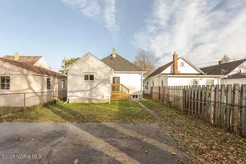 Exterior - 933 Waverly Ave, Toledo, OH 43607 photo 4 of 6