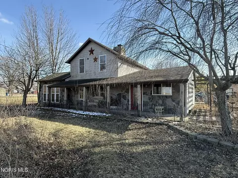 8246 Cedar Point Rd, Oregon, OH 43616