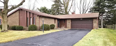 7009 Shadowcreek Dr, Maumee, OH 43537