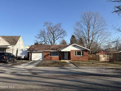 136 E Hobart Ave, Findlay, OH 45840