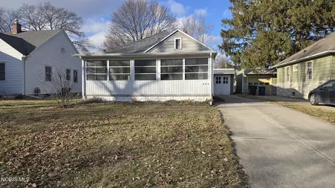 226 Curtis Ave, Bowling Green, OH 43402