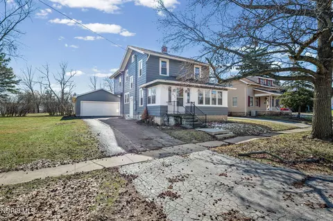 209 E Hobart Ave, Findlay, OH 45840