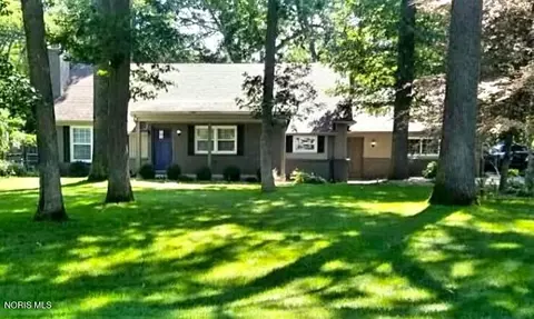 5526 Woodridge Dr, Toledo, OH 43623