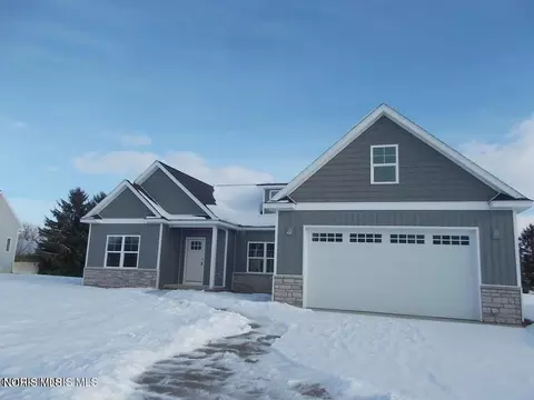 1090 Seneca Dr, Wauseon, OH 43567