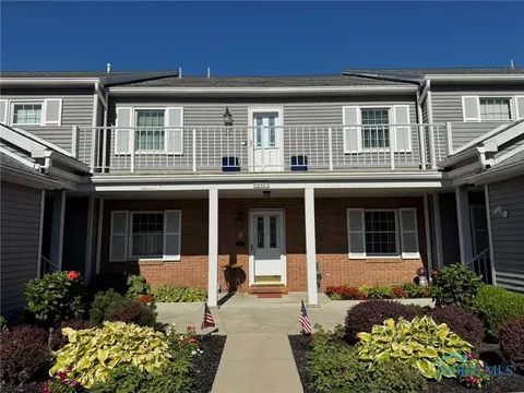 2212 N Carriage Ln #7, Port Clinton, OH 43452