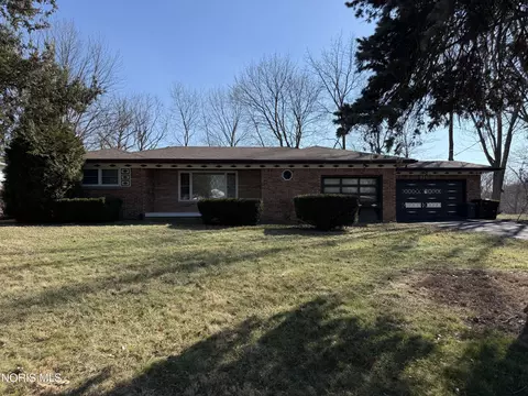 921 Lincoln Dr, Defiance, OH 43512