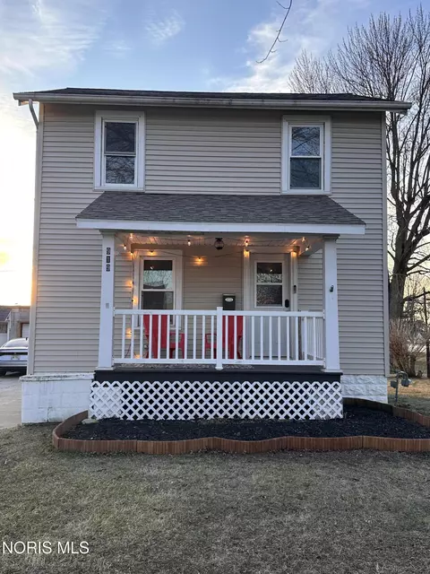 919 S Main St, Fostoria, OH 44830