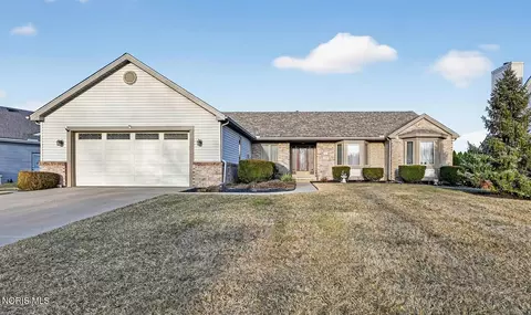 5902 Apple Meadow Dr, Sylvania, OH 43560