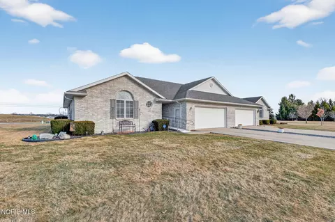 838 Dolly Dr, Bowling Green, OH 43402