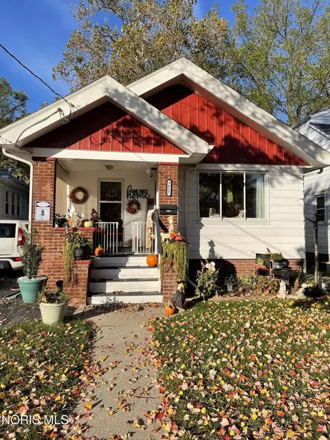 3917 Almeda Dr, Toledo, OH 43612