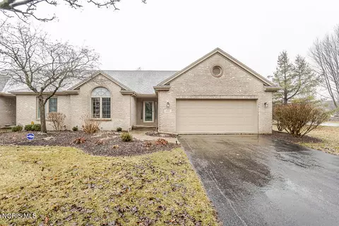 8647 Stone Oak Dr, Holland, OH 43528