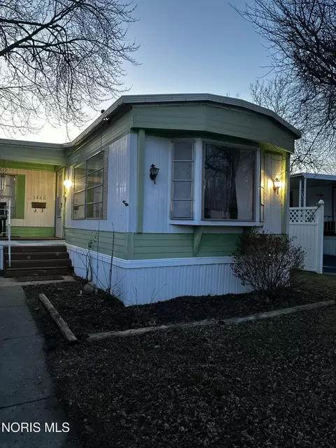 1448 Eastshore Dr, Findlay, OH 45840