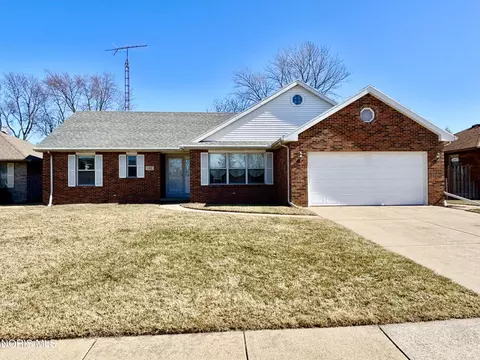 120 Luella Ave, Oregon, OH 43616