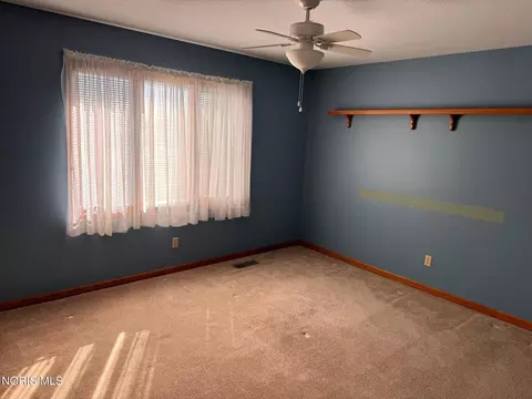 Bedroom - 202 Sycamore Ln, Bryan, OH 43506 photo 3 of 4