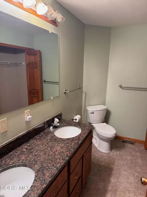 Bath - 202 Sycamore Ln, Bryan, OH 43506 photo 2 of 2