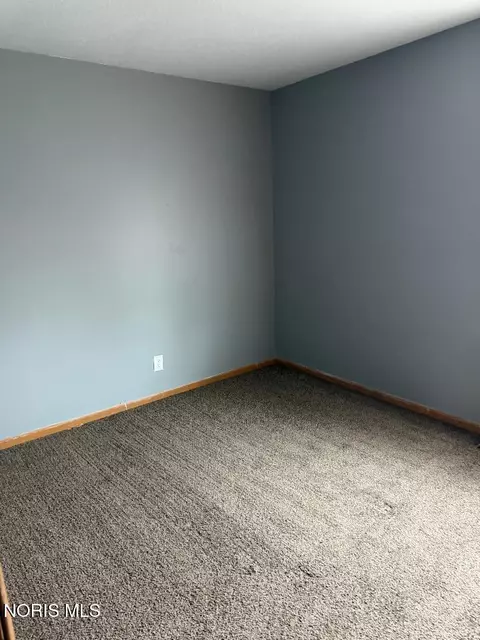 Bedroom - 207 E Bancroft St, Toledo, OH 43620 photo 2 of 2