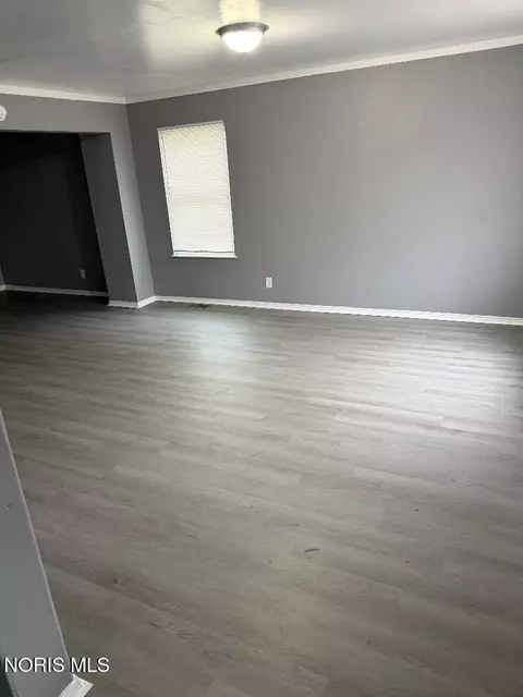 Living - 207 E Bancroft St, Toledo, OH 43620 photo 1 of 1