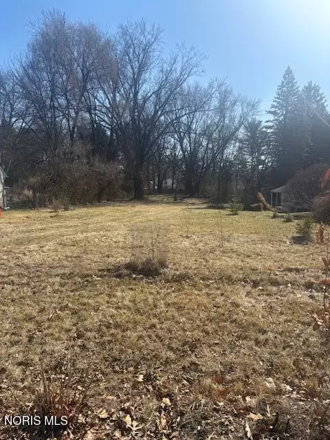 2313 Oak Grove Pl, Toledo, OH 43613