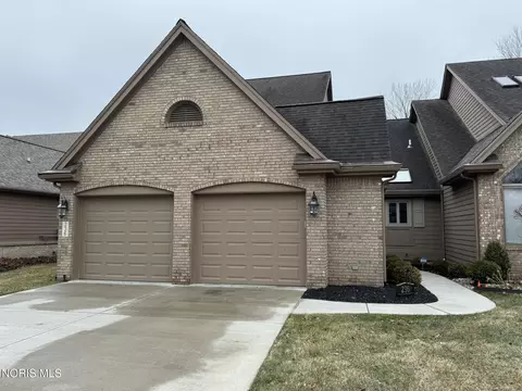 236 Stone Oak Ct, Holland, OH 43528