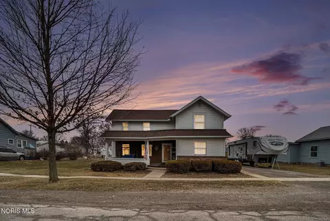 227 E Lynn St, Edgerton, OH 43517
