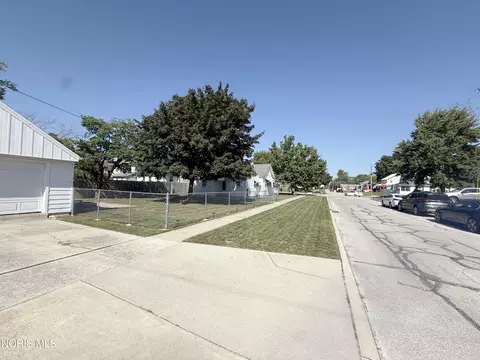 Exterior - 114 E Perry St, Walbridge, OH 43465 photo 5 of 7