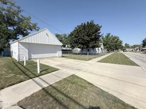 Exterior - 114 E Perry St, Walbridge, OH 43465 photo 6 of 7