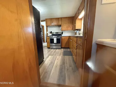 Kitchen - 114 E Perry St, Walbridge, OH 43465 photo 4 of 4