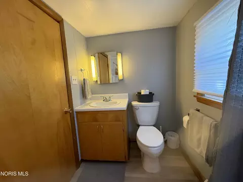 Bath - 114 E Perry St, Walbridge, OH 43465 photo 3 of 3
