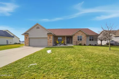 10692 Cherokee Dr, Findlay, OH 45840