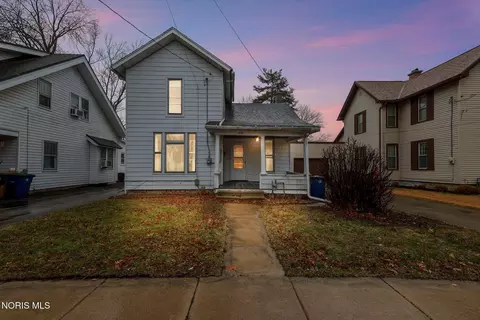 216 Buttonwood Ave, Bowling Green, OH 43402