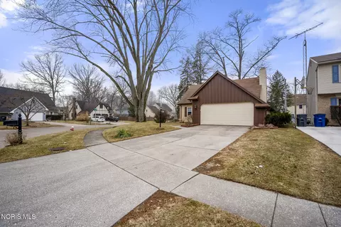 4048 Holifield Dr, Toledo, OH 43623