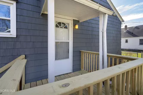 Exterior - 923 Mackow Dr, Toledo, OH 43607 photo 2 of 4