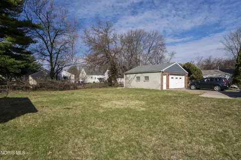 Exterior - 923 Mackow Dr, Toledo, OH 43607 photo 4 of 4