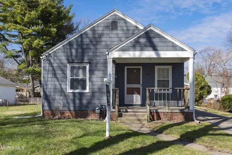 923 Mackow Dr, Toledo, OH 43607