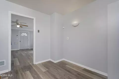 Entry Way - 923 Mackow Dr, Toledo, OH 43607 photo 1 of 3