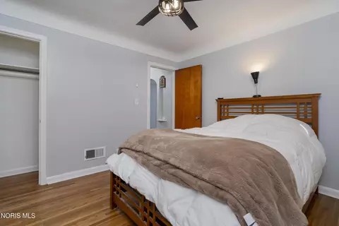 Bedroom - 923 Mackow Dr, Toledo, OH 43607 photo 2 of 4